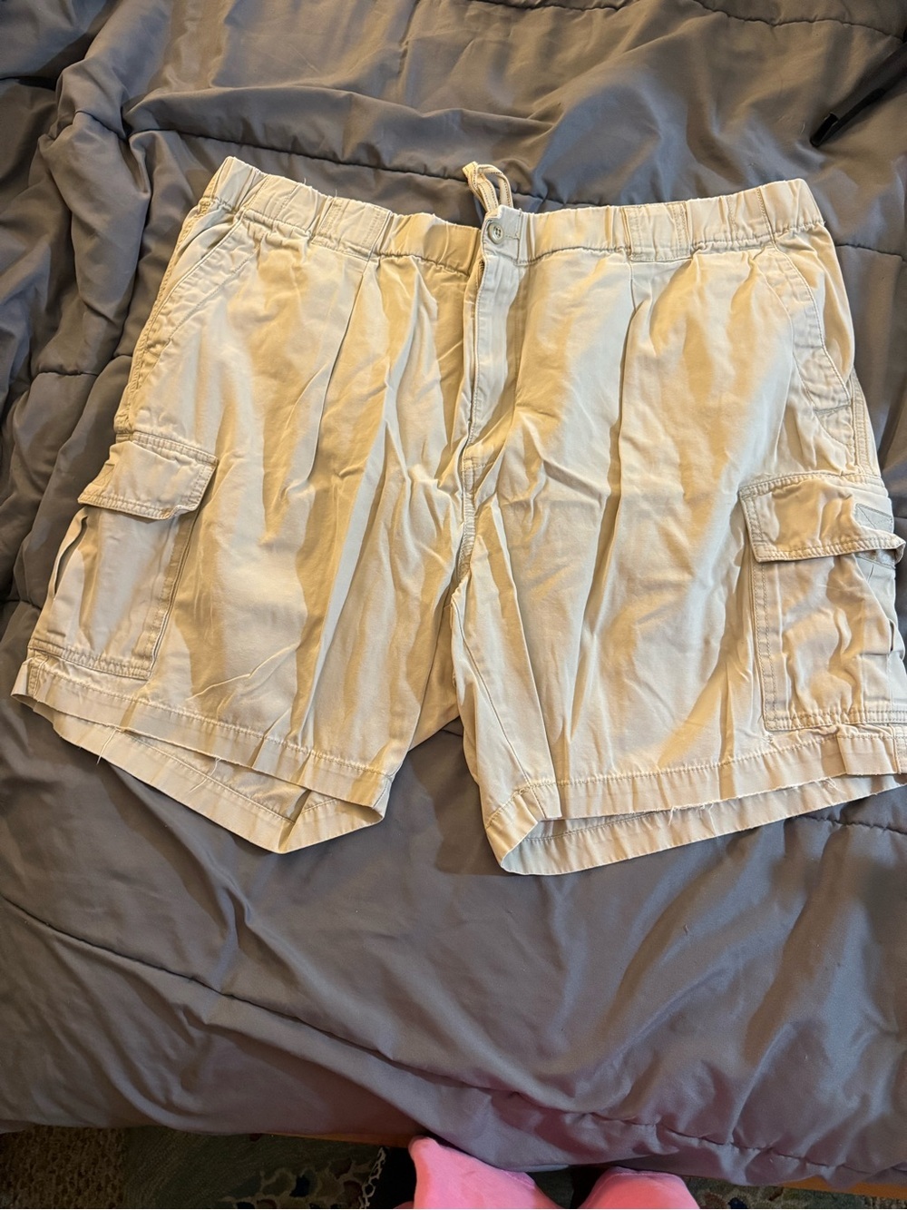 Tommy Bahama Men's Cargo Shorts in Light Beige